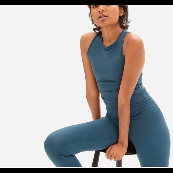 Everlane Perform Tank - Picture 2 of 5